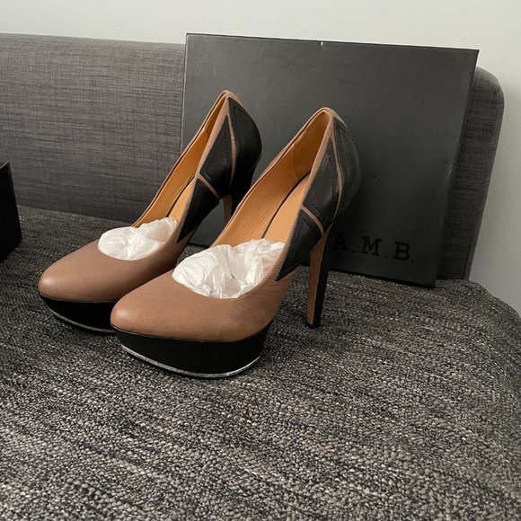 L.A.M.B. Dolores Taupe Geometric Platform Heels, BNIB - Picture 8 of 8